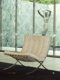 Barcelona Chair in the German Pavillion of Universal Exhibition in Barcelona (1929), by Mies and Reich.